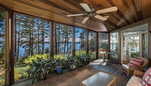 Interior - Salt Cottage…oceanfront solitude in Maine (Phippsburg)