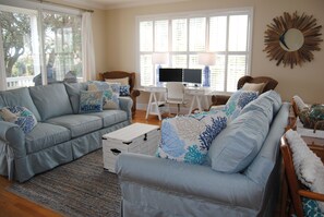 Smart TV, fireplace, computer monitors, printers