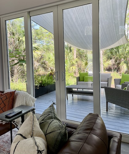 Moninanu - Modern Wooded Cottage in North Naples