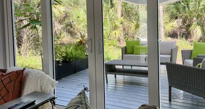 Moninanu - Modern Wooded Cottage in North Naples