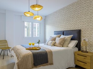 3 habitaciones, tabla de planchar con plancha, internet y ropa de cama 