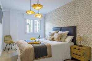 3 bedrooms, iron/ironing board, internet, bed sheets - Boho Chic Apartment Living4malaga (Málaga)