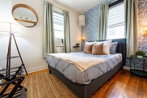 4 chambres, bureau, fer et planche Ă repasser, lit parapluie