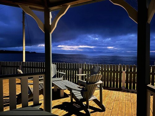 Hill Crest - Clifftop Escape with Sea View