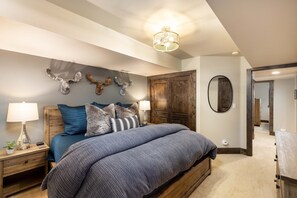 3 Schlafzimmer, Schreibtisch, Bügeleisen/Bügelbrett, Reisekinderbett