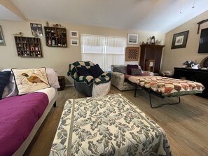 2 室のベッドルーム、WiFi、ベッドシーツ