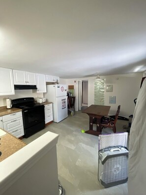 Fridge, microwave, oven, stovetop - Secluded Luxury Escape Near Katahdin & Acadia (Greenbush)