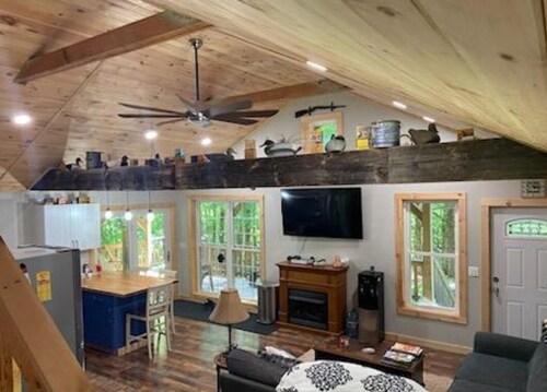 Newly built cabin in cozy wooded setting