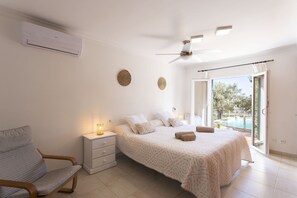 4 bedrooms, iron/ironing board, free WiFi, bed sheets