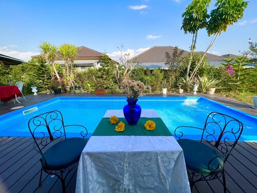 Colorful Pool Villa -10 mins from airport/close to most attractions in Chiangrai