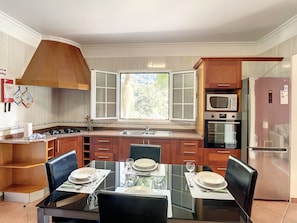 Fridge, microwave, oven, coffee/tea maker