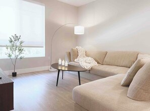 Living area - Luxury spacious apartment 💙 pool🌊 gym (Santa Ana)