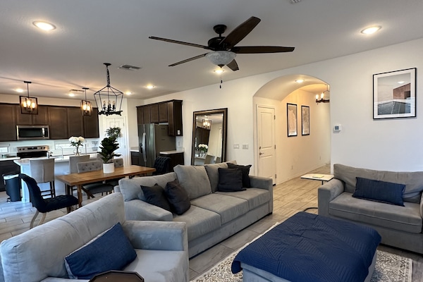 Smart-TV, Kamin, Videospiele, Arbeitsbereiche