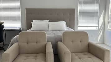 3 bedrooms, desk, iron/ironing board, travel crib