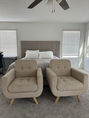 3 bedrooms, desk, iron/ironing board, travel crib