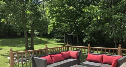 Cozy cottage with firepit, in walking distance to beach and the town!