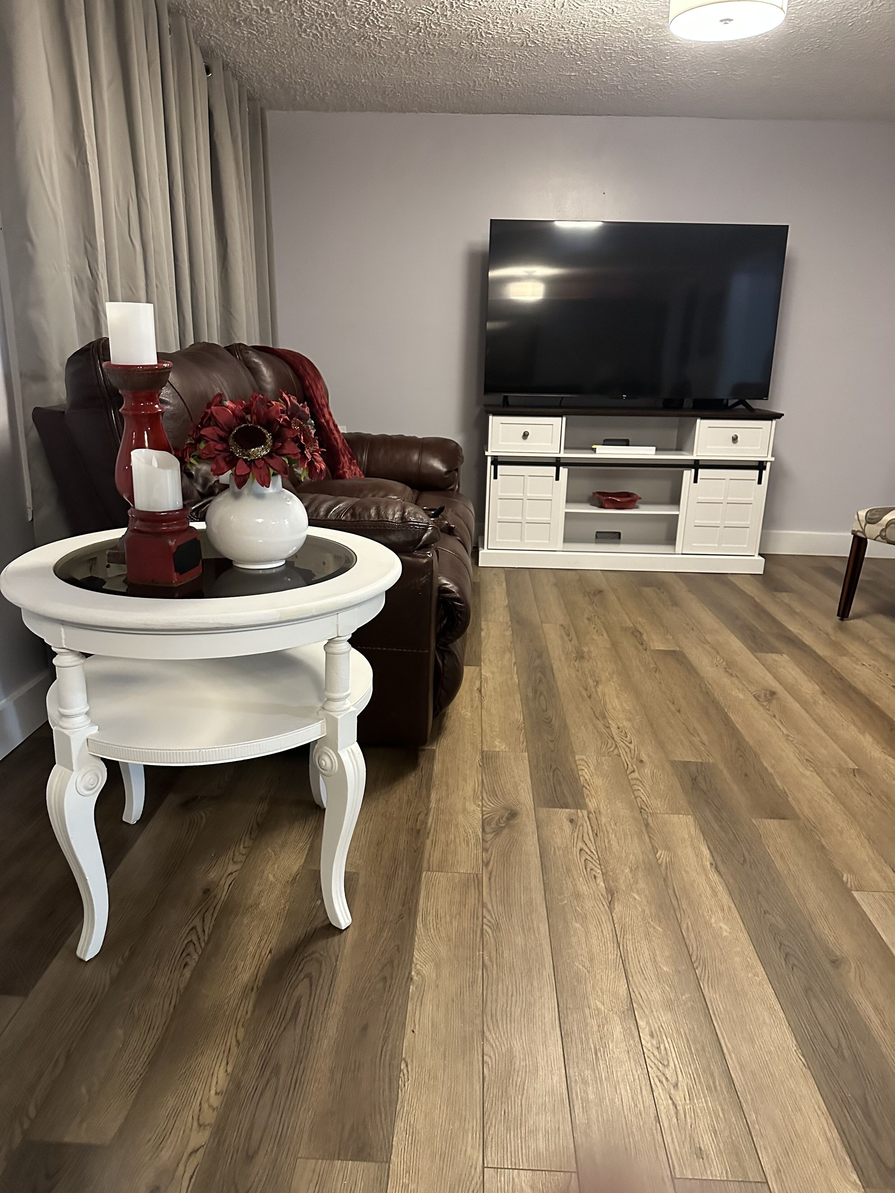 Convenient location! Newly remolded, restaurants, grocery