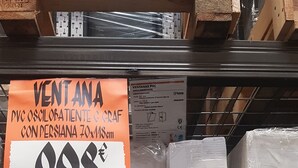 A shelf with PVC oscillating windows and a price tag of 298€.
