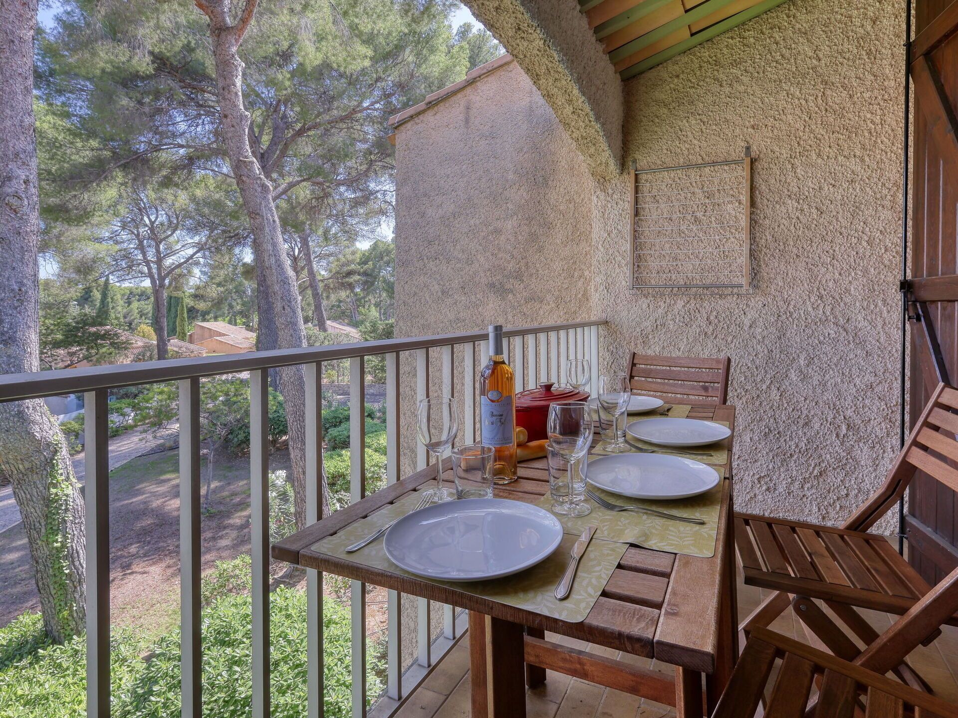 Table, Furniture, Plant, Property, Building, Chair, Wood, Interior Design, Tree, Floor