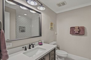 Shower, hair dryer, towels - Welcome to Villa 282 - ShipWatch Retreat! (Jekyll Island)