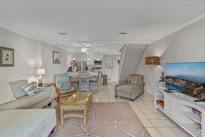 TV - Welcome to Villa 282 - ShipWatch Retreat! (Jekyll Island)