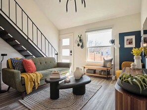 Smart TV, libri, studio