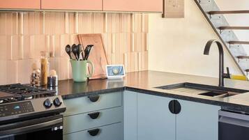 冰箱、微波炉、烤箱、炉灶