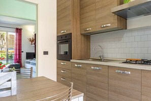 Fridge, microwave, oven, stovetop - Villa TreA - Suite Alessia (Mascali)