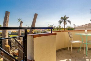 Outdoor dining - Villa TreA - Suite Alessia (Mascali)