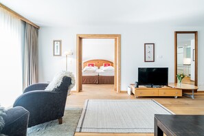 舒适公寓 | 特色装修、特色家居、办公桌、笔记本电脑工作区