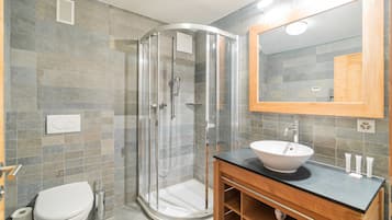 Apartemen Comfort | Shower kamar mandi