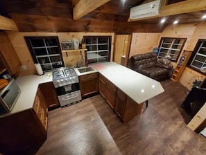 Geladeira, micro-ondas, fogão, cooktop