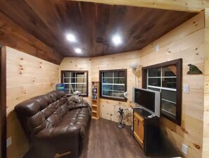 Smart TV, DVD player, table tennis, video library