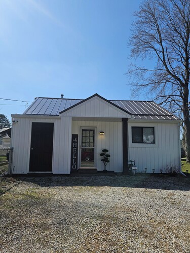 The White House w/ Hot Tub Portage Lakes Fenced Yard Pet-Friendly!