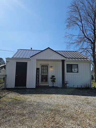 The White House w/ Hot Tub Portage Lakes Fenced Yard Pet-Friendly!