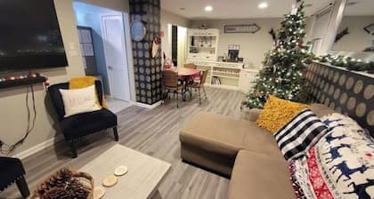 The White House w/ Hot Tub Portage Lakes Fenced Yard Pet-Friendly!