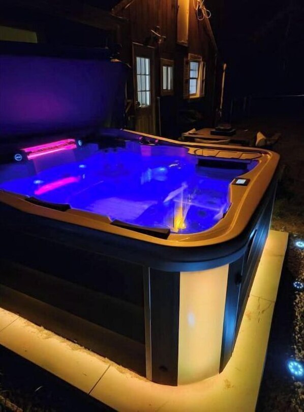 Tina de hidromasaje al aire libre