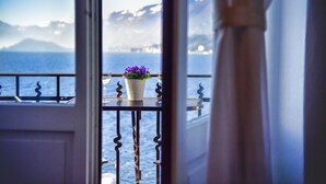 A balcony with a potted plant and a glass of water. - Casa Cavour by Wonderful Italy (Bellagio)