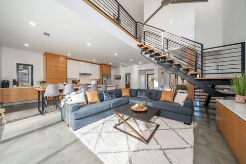 Northwoods Contemporary w/ POOL and HOT TUB!