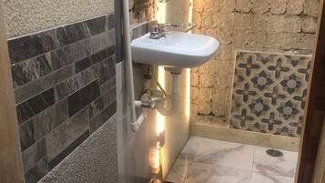 Design Suite, 1 Bedroom | Bathroom