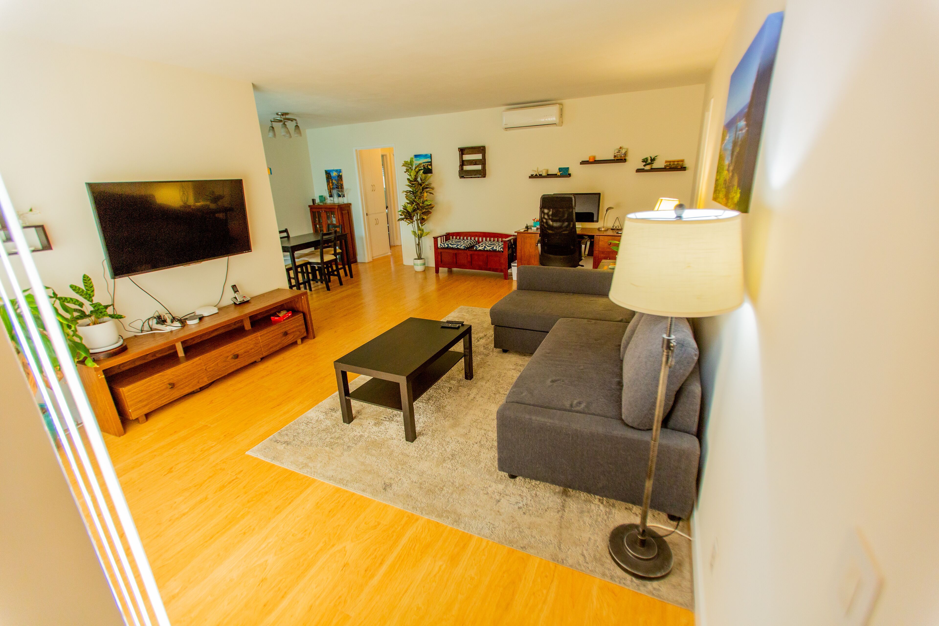 Beautiful 2 Bedroom 2 Bathroom Condo 1.5miles from the Santa Monica Pier 