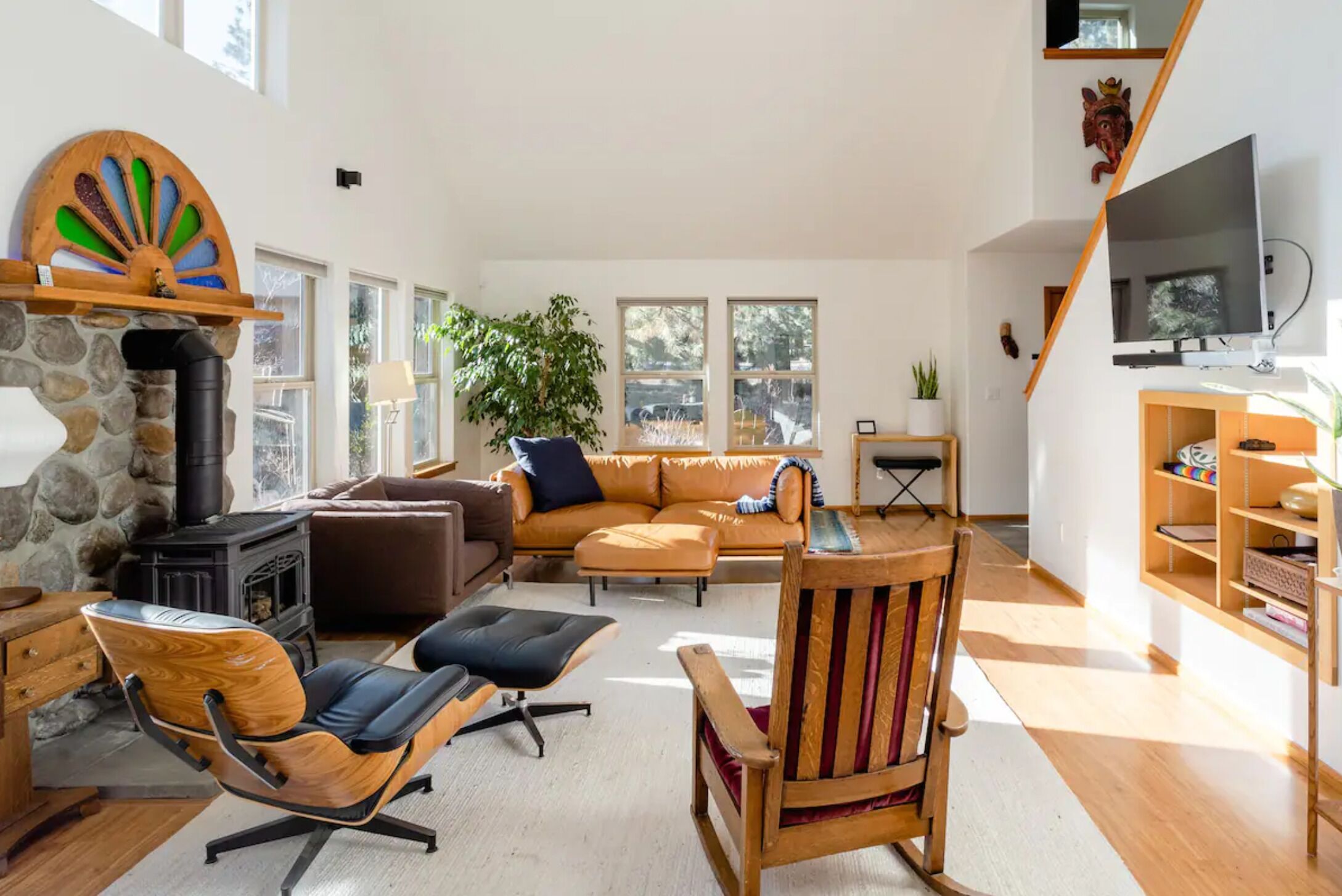 Cozy Ski Retreat Bend Oregon - Hot Tub, Wi-Fi, trail access