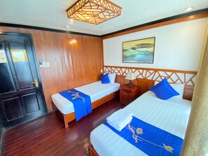 1 bedroom, pillow-top beds, desk, blackout curtains