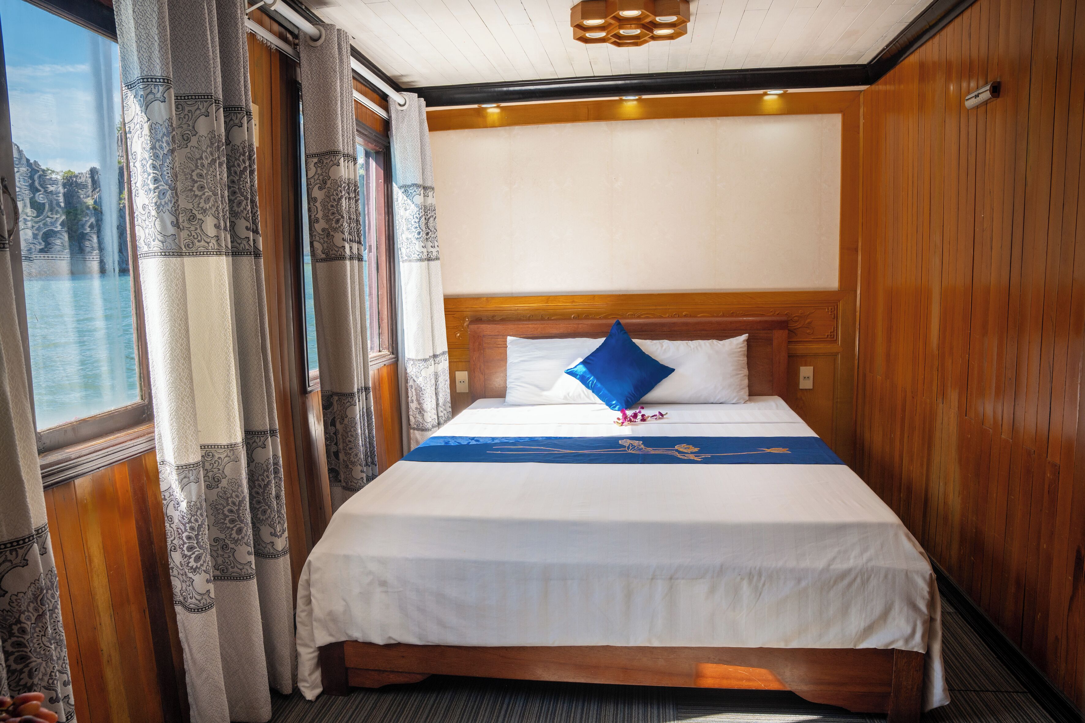 Deluxe Double or Twin Room, Smoking