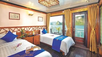 1 bedroom, pillow-top beds, desk, blackout curtains