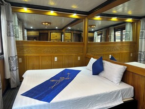 Deluxe kamer, 1 twee- of 2 eenpersoonsbedden, roken | 1 slaapkamer, pillowtop-bedden, een bureau, verduisterende gordijnen