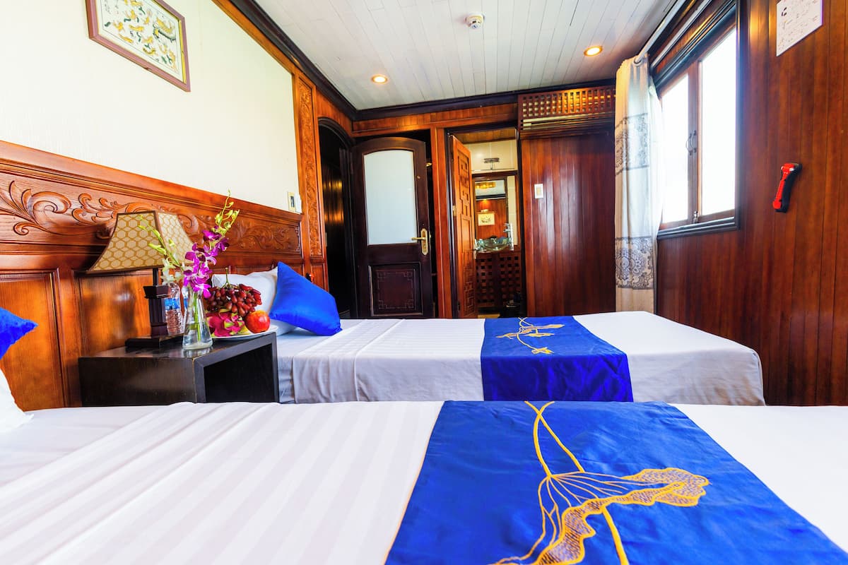 1 bedroom, pillow-top beds, desk, blackout curtains