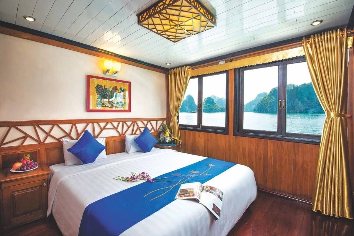 1 bedroom, pillow-top beds, desk, blackout curtains