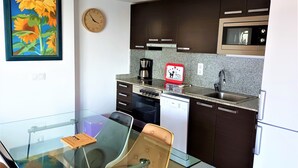 Private kitchen - HOLIDAYS TO SANTA MARGARITA, SPACIOUS GARDEN AREA, FAMILY ENVIRONMENT (ROSES)