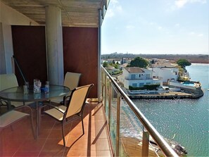 Outdoor dining - HOLIDAYS TO SANTA MARGARITA, SPACIOUS GARDEN AREA, FAMILY ENVIRONMENT (ROSES)